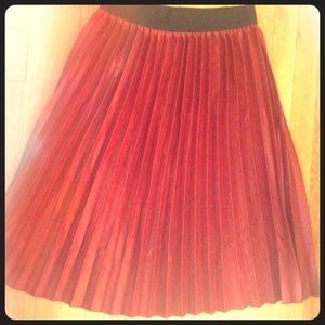 EUC Pleather Pleated Jill